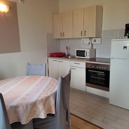 Apartment Arba 1 With Heated Pool Rab Town Ngoại thất bức ảnh