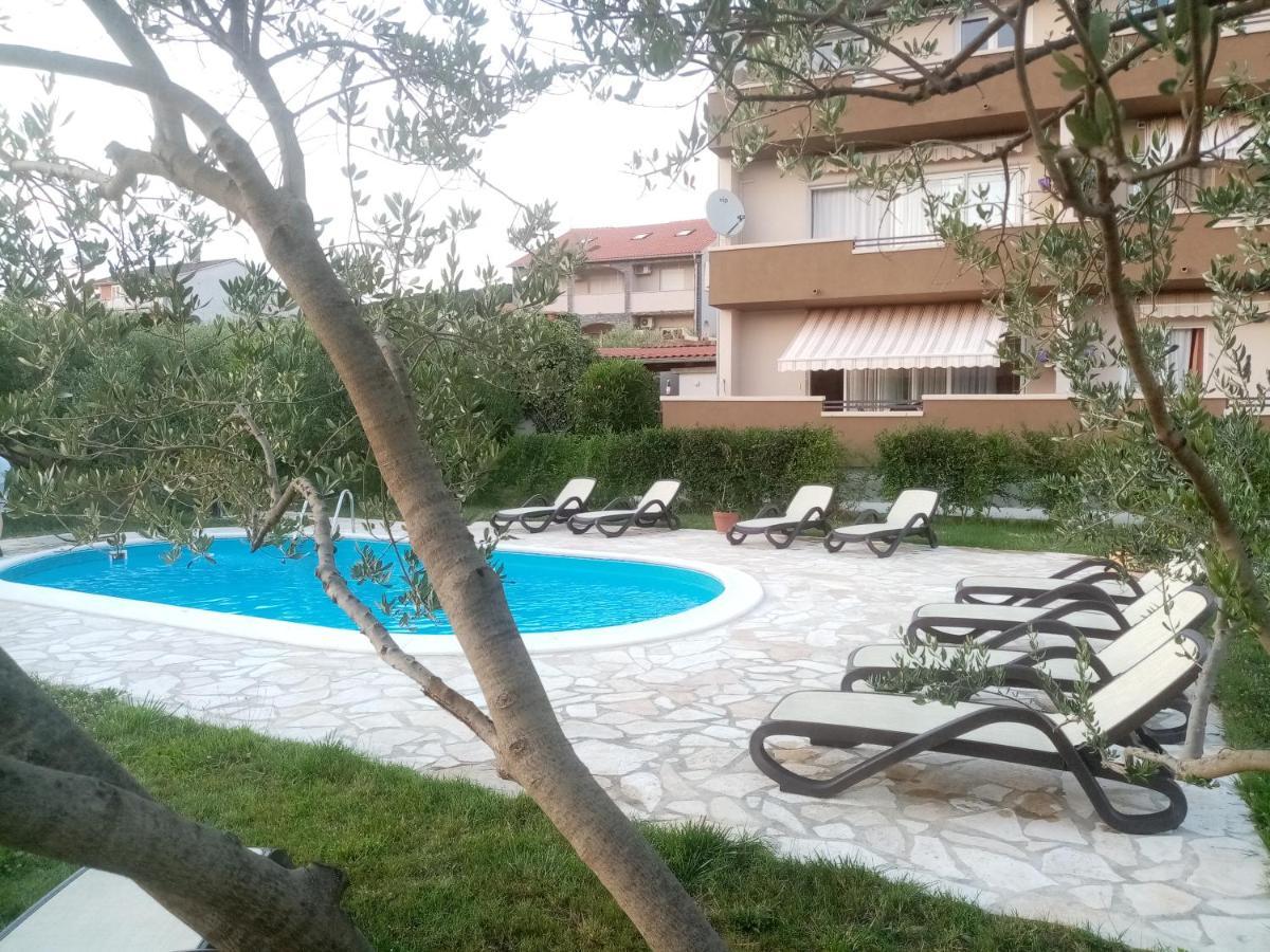 Apartment Arba 1 With Heated Pool Rab Town Ngoại thất bức ảnh