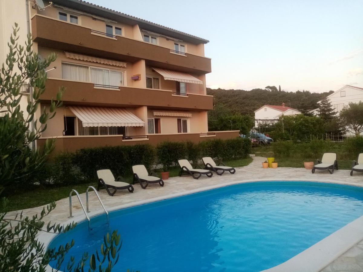 Apartment Arba 1 With Heated Pool Rab Town Ngoại thất bức ảnh