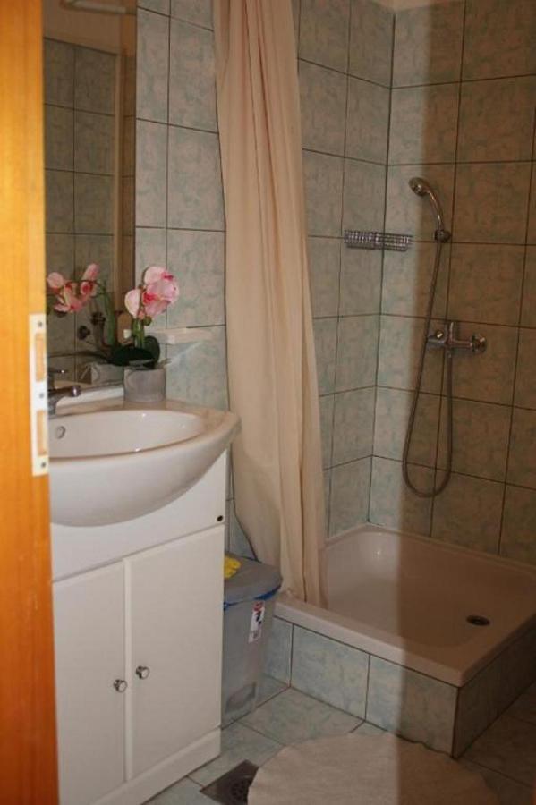 Apartment Arba 1 With Heated Pool Rab Town Ngoại thất bức ảnh