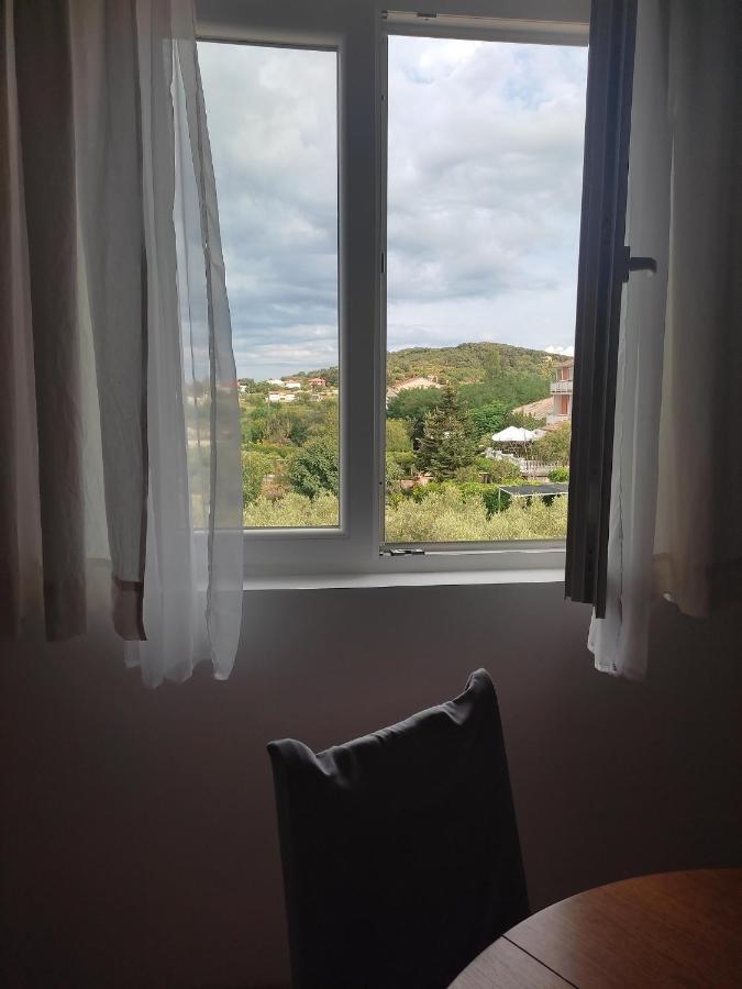 Apartment Arba 1 With Heated Pool Rab Town Ngoại thất bức ảnh