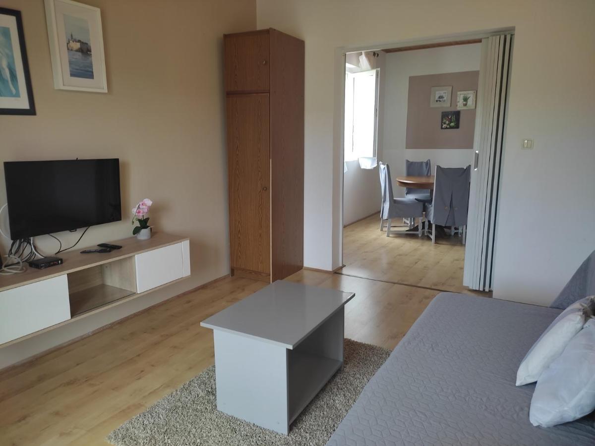 Apartment Arba 1 With Heated Pool Rab Town Ngoại thất bức ảnh