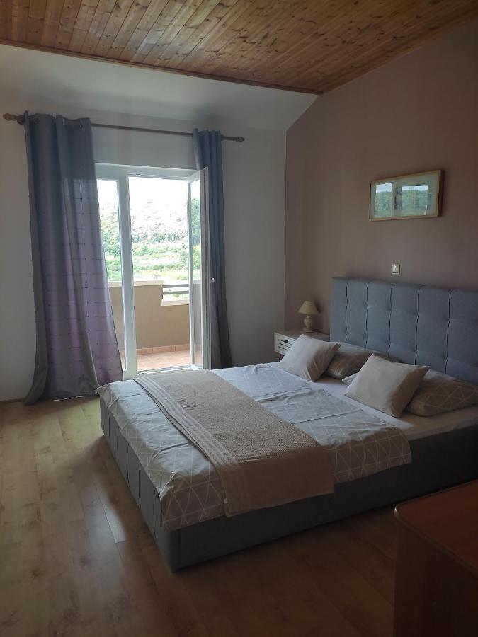 Apartment Arba 1 With Heated Pool Rab Town Ngoại thất bức ảnh