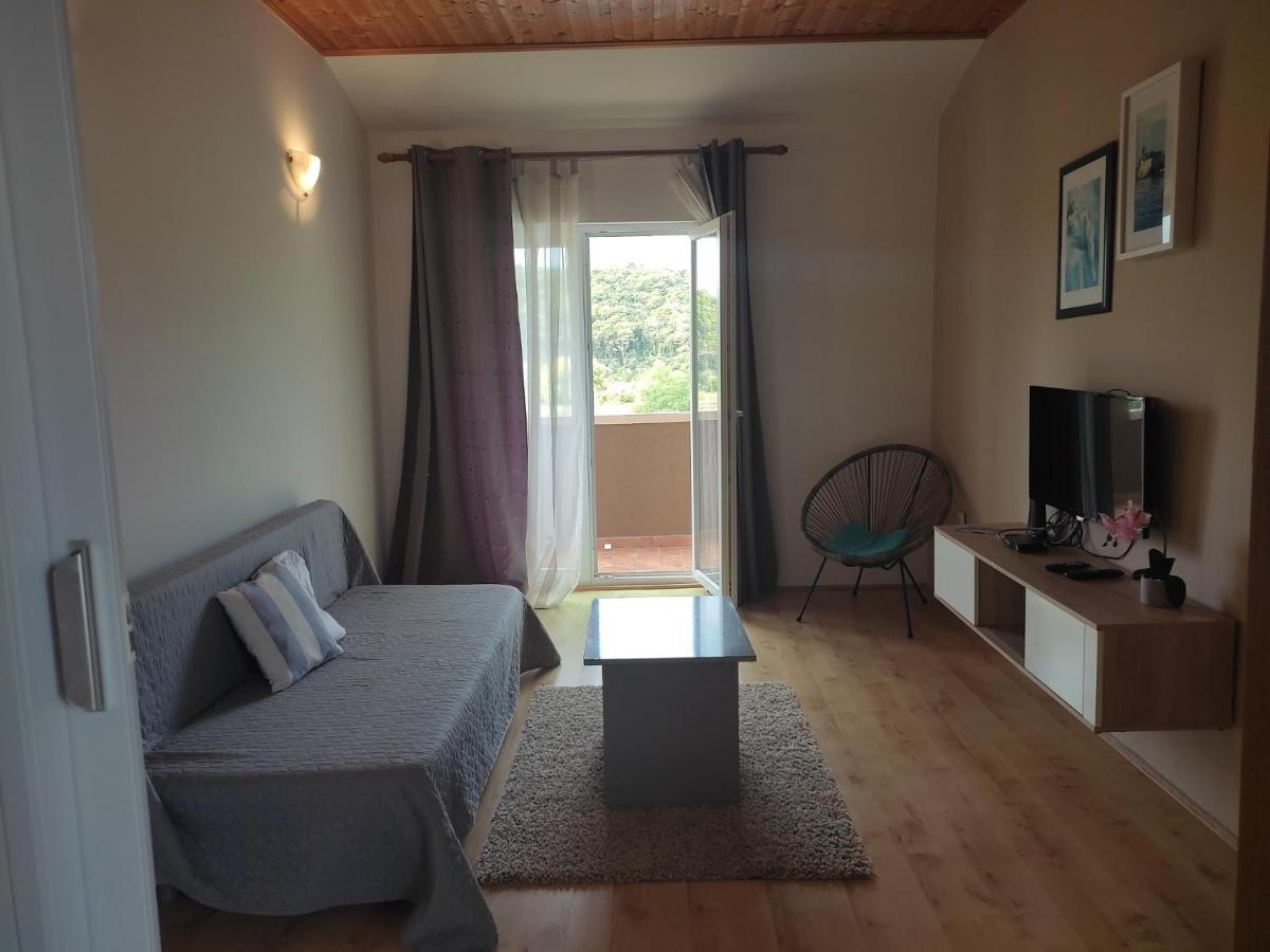 Apartment Arba 1 With Heated Pool Rab Town Ngoại thất bức ảnh